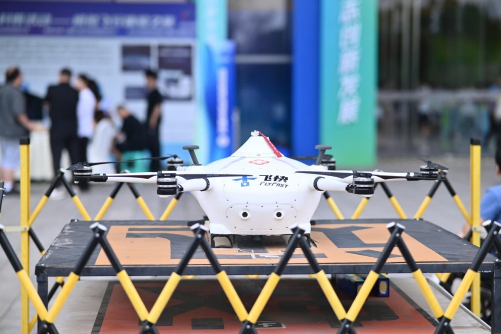 无人机、智慧农业科技、科普图书云集！2025年重庆市科技活动周主场展览部分展区亮点全览(图2)