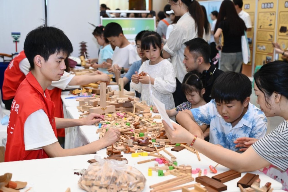 无人机、智慧农业科技、科普图书云集！2025年重庆市科技活动周主场展览部分展区亮点全览(图7)