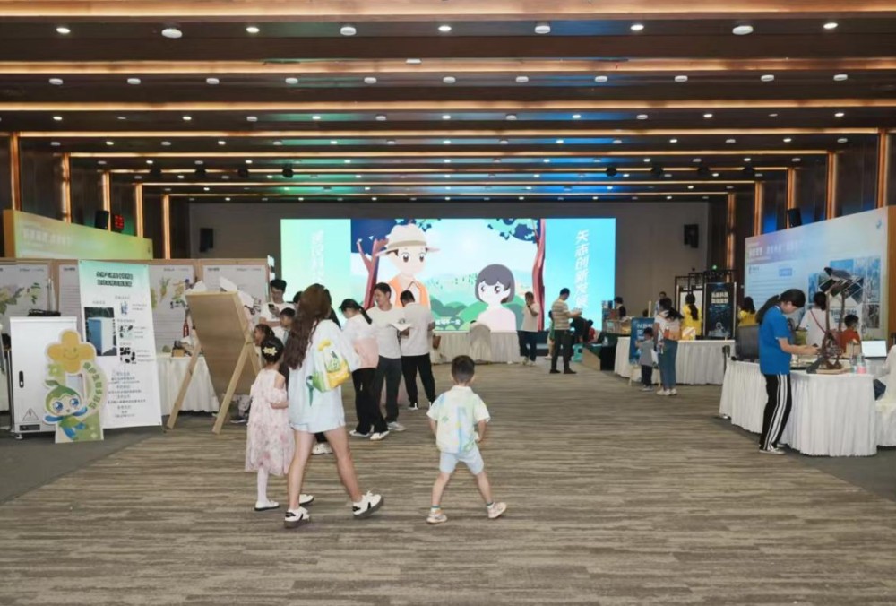 无人机、智慧农业科技、科普图书云集！2025年重庆市科技活动周主场展览部分展区亮点全览(图14)