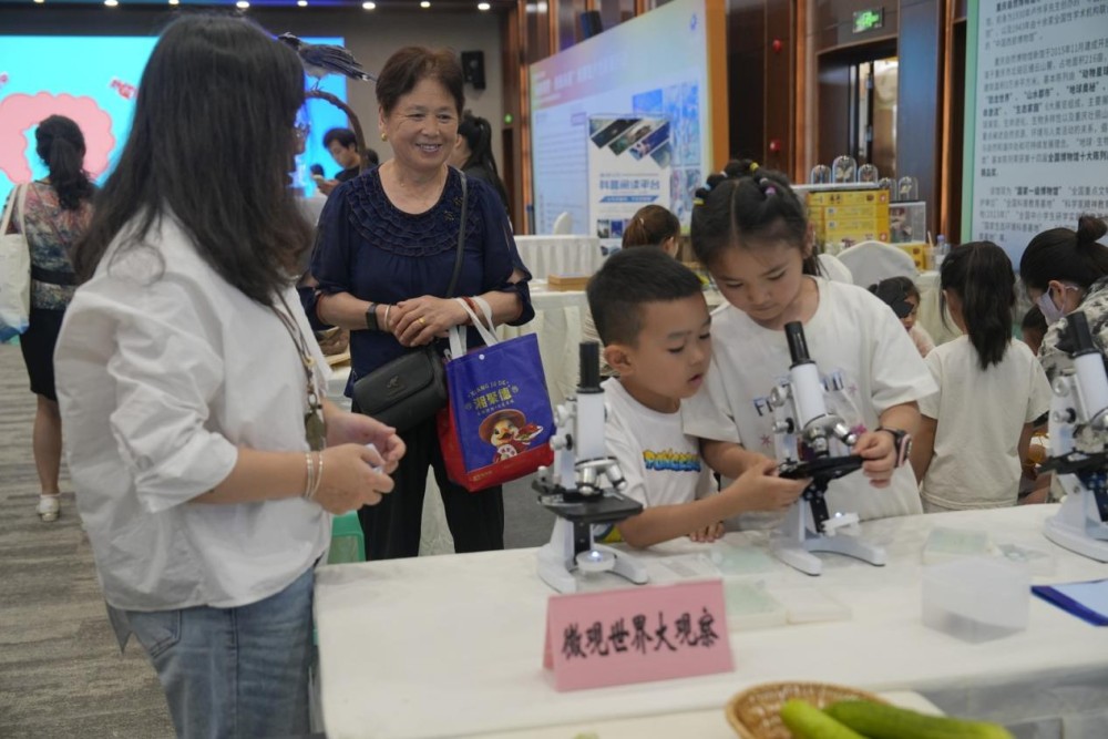 无人机、智慧农业科技、科普图书云集！2025年重庆市科技活动周主场展览部分展区亮点全览(图13)