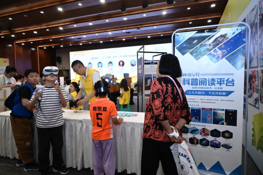 无人机、智慧农业科技、科普图书云集！2025年重庆市科技活动周主场展览部分展区亮点全览(图19)