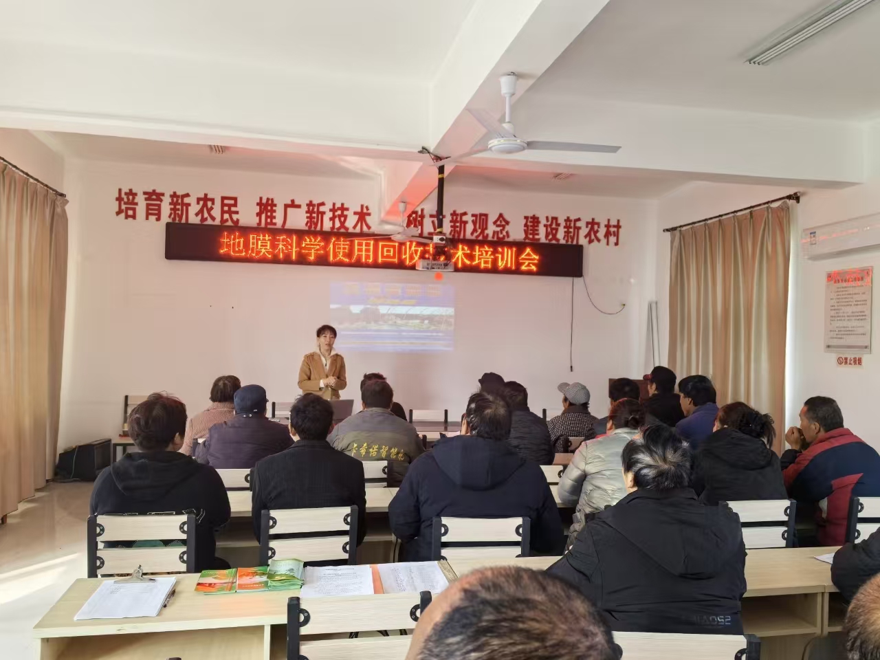 科技引领绿色春耕地膜科学使用与回收助力农业可持续发展(图2)