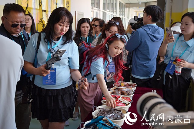 蒙古國記者點贊通遼食品產業(图5)