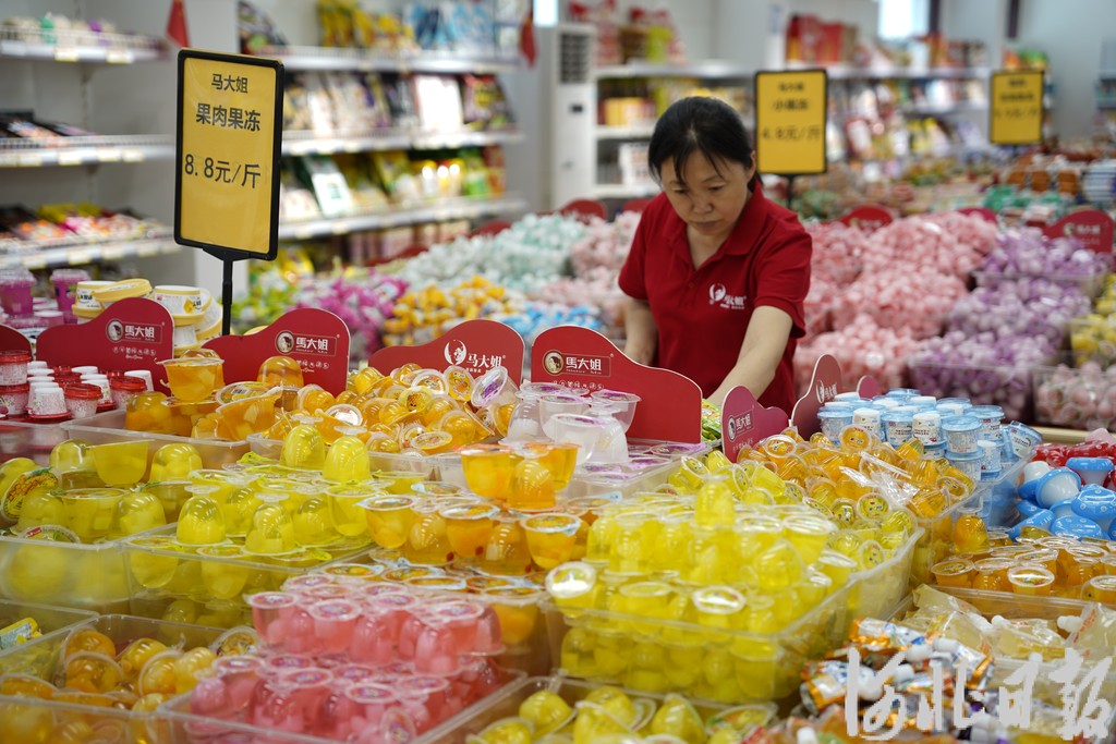 新闻纵深·县域特色产业新力量丨一条食品链上崛起“华北零食柜”