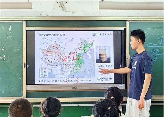 向盐碱地出发山农师生用青春力量唤醒黄河湾的生命力——山东农业大学资源与环境学院师生助力东营盐碱地生态保护与农业可持续发展(图4)