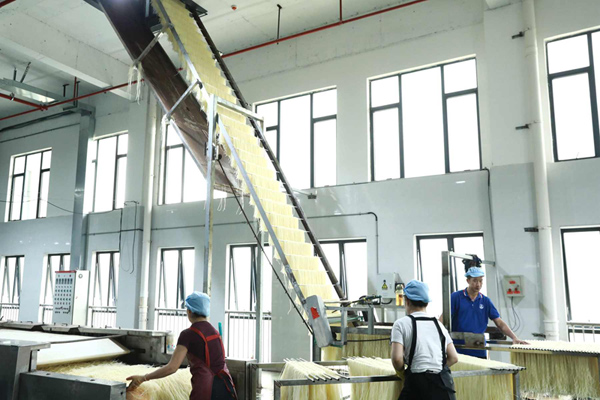 柳江区：精准创新双轮驱动 食药产业强音凑响(图2)