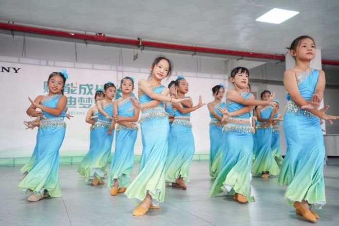 第369间“索尼梦想教室”落地云南景谷 助力教育公益与可持续发展(图7)