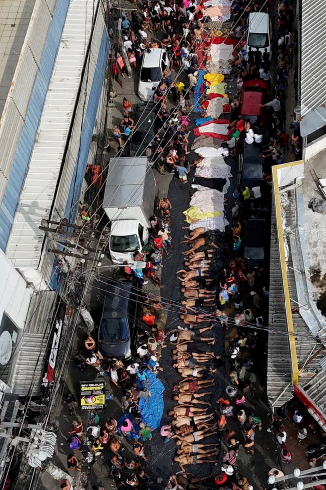 巴西最致命反毒行动：2500名警察围剿121人死亡毒贩无人机扔炸弹头号头目逃脱(图1)