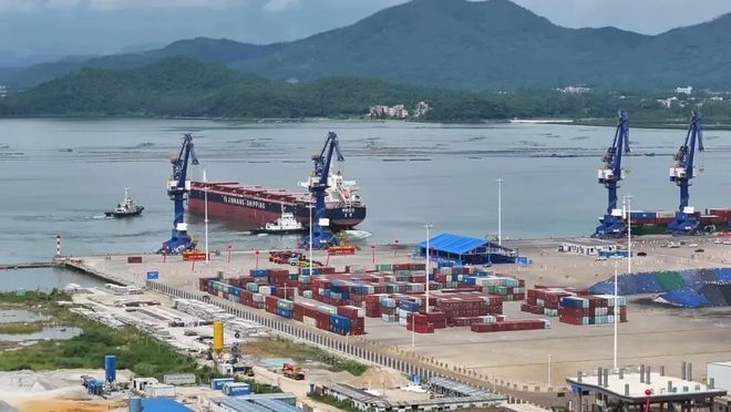 阳江市委书记卢一先接受《南方》杂志专访：坚定不移“融湾入圈” 推动阳江综合实力加快实现新跃升(图4)