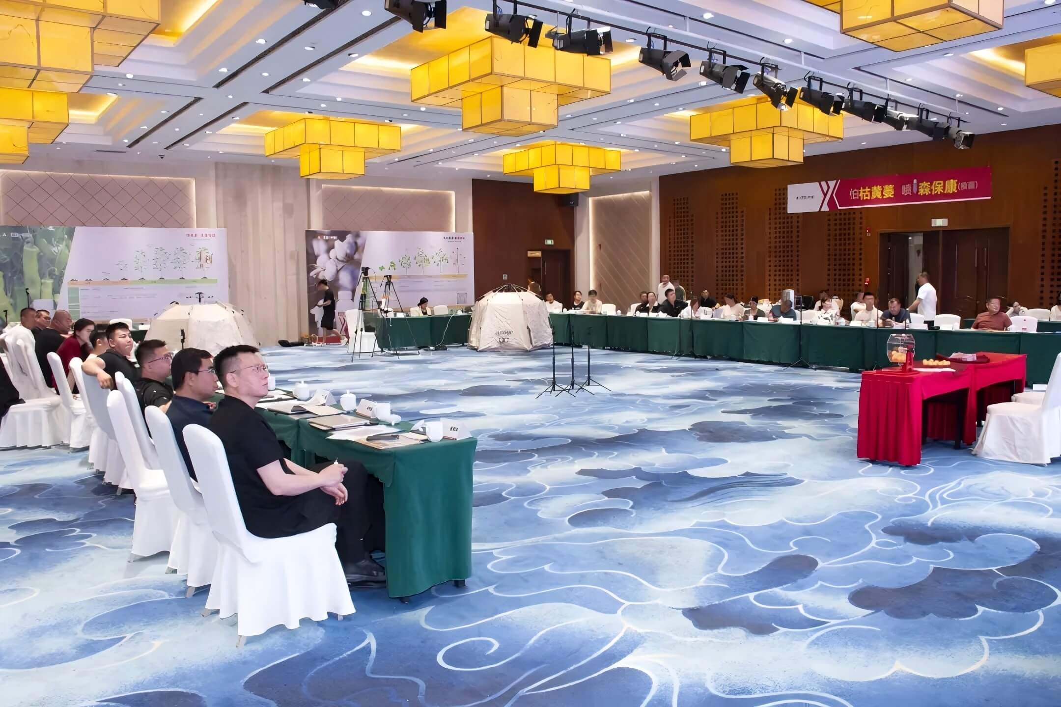 探沙漠绿洲密码赴中阿可持续之约——我院学子受邀参加中山大学与阿联酋大学交流纪实