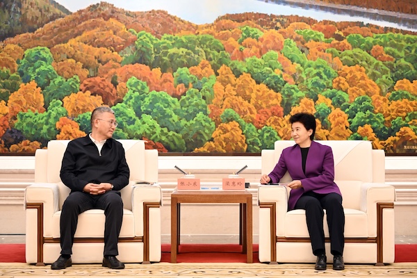 梁惠玲会见中国农业发展银行行长张小东一行