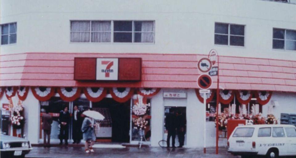 一盏深夜便利店的灯和一个93岁老人改变的商业世界